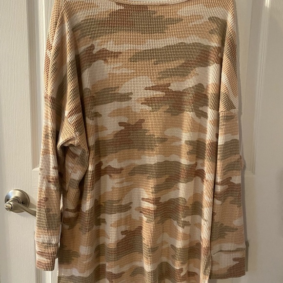 American Eagle Women’s Camouflage Waffle Long Sleeve Shirt - Picture 5 of 8